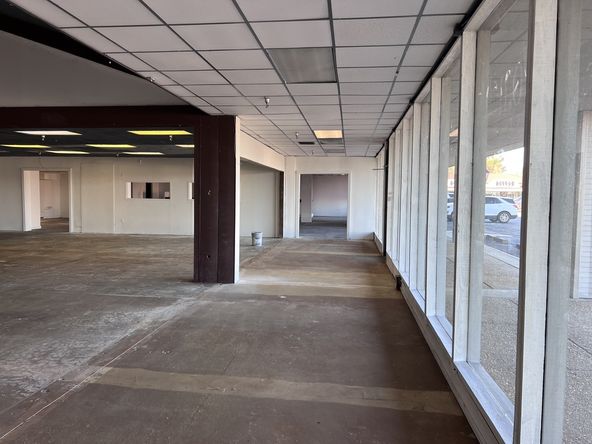 Boardwalk Village RESTAURANT OR RETAIL 3812 Central Avenue up to 10,000 Square Feet: 3810 Central Ave, Hot Springs, AR 71913
